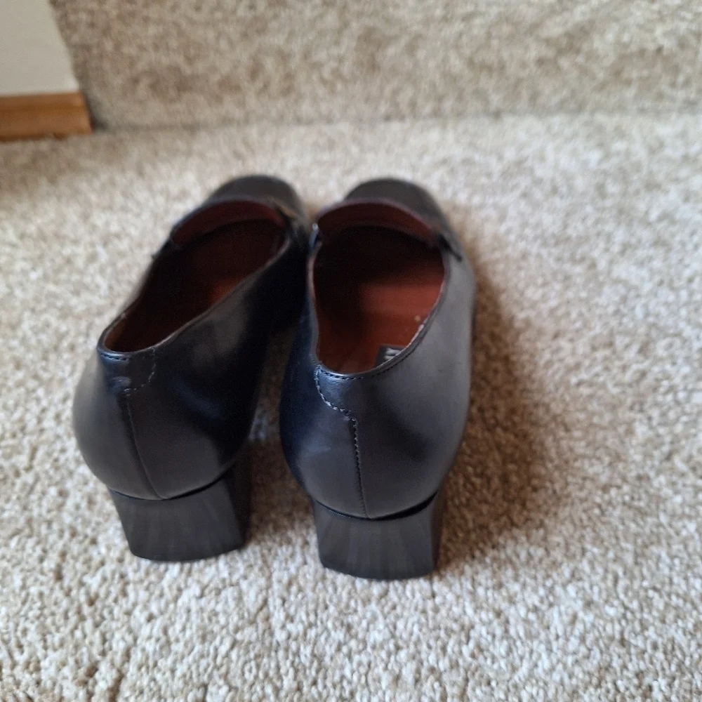 Vintage Bally Womens Black Heeled Loafers. Size 5